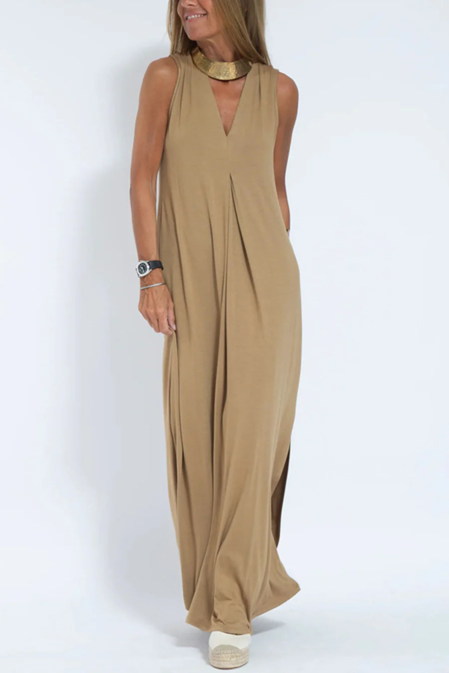 Sleeveless Long Dress in Solid Color for an Elegant and Comfortable Style