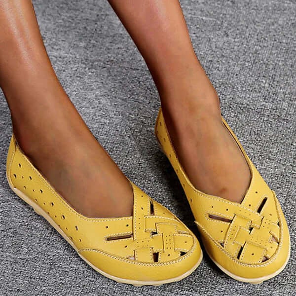 Breathable leather moccasins for comfortable wear