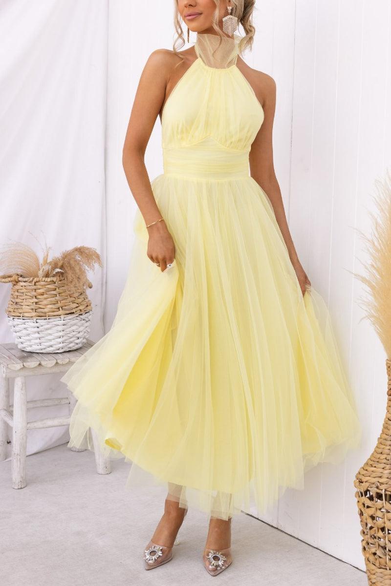 Elegant Maxi Dress with Tulle Details and Halter Neckline - Perfect for a Fairy-tale Look