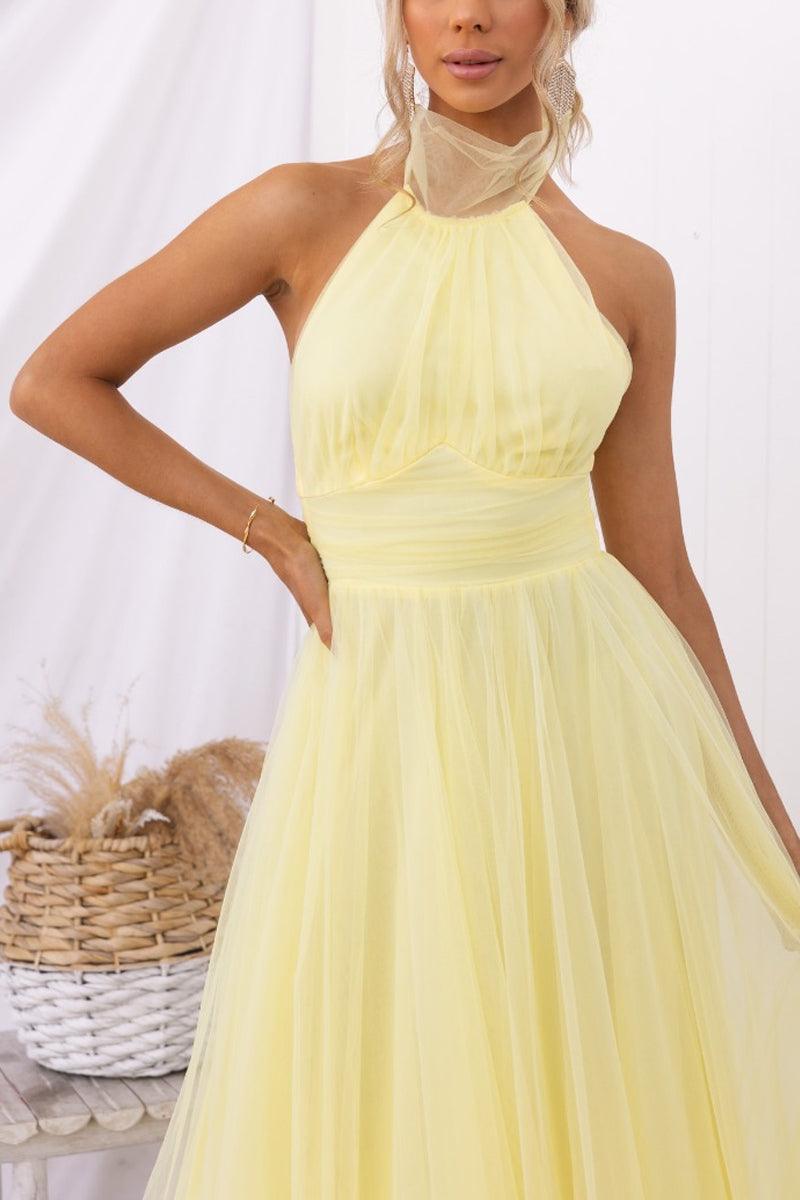 Elegant Maxi Dress with Tulle Details and Halter Neckline - Perfect for a Fairy-tale Look