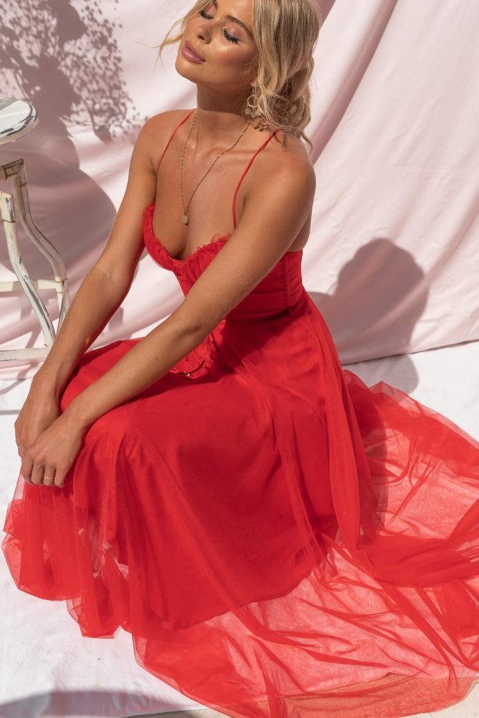 Elegant Long Dress with Straps in Chiffon for a Modern Princess Party