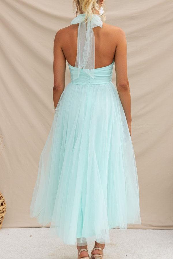 Elegant Maxi Dress with Tulle Details and Halter Neckline - Perfect for a Fairy-tale Look