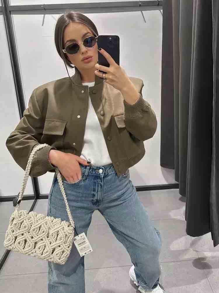 Women's Cropped Bomber Jacket for a Modern and Stylish Look