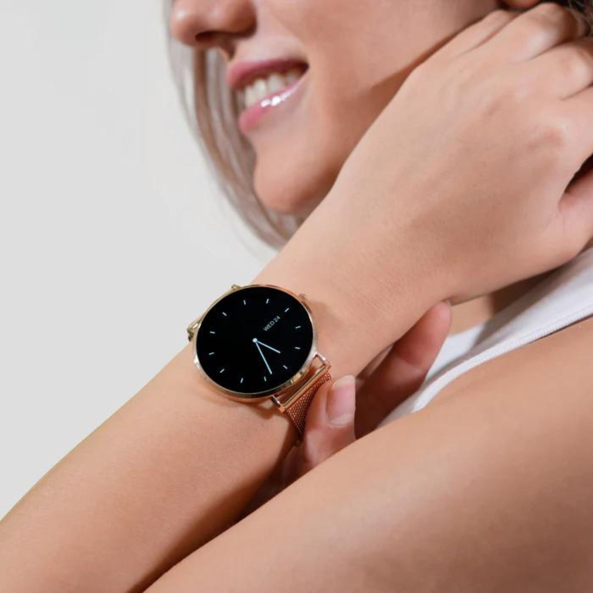 Lumea Smartwatch with Touch Screen for a Modern and Stylish Look