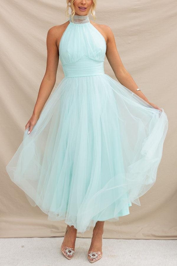 Elegant Maxi Dress with Tulle Details and Halter Neckline - Perfect for a Fairy-tale Look