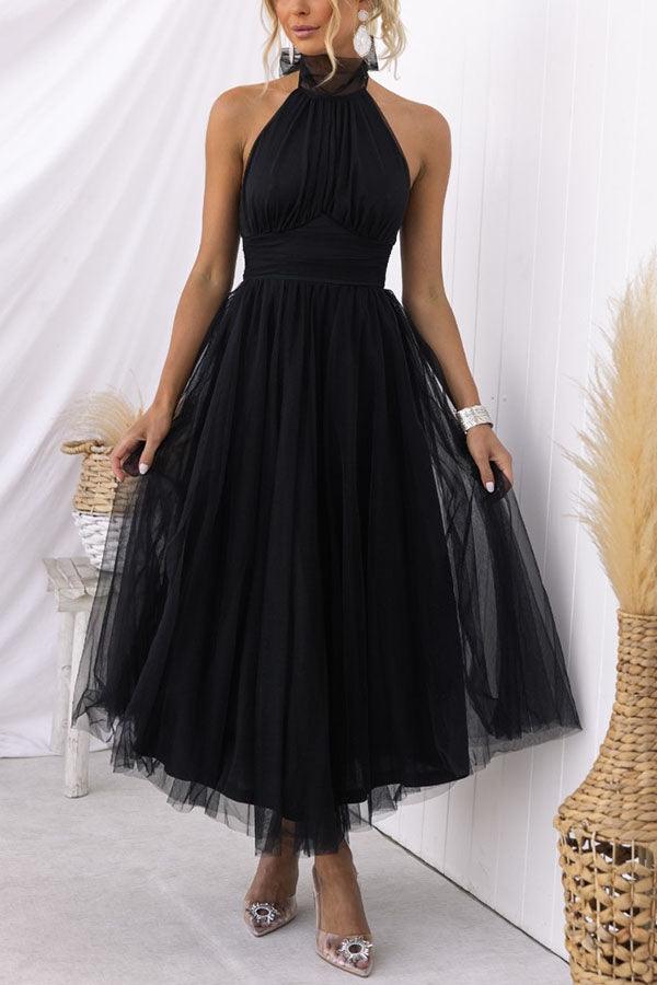 Elegant Maxi Dress with Tulle Details and Halter Neckline - Perfect for a Fairy-tale Look