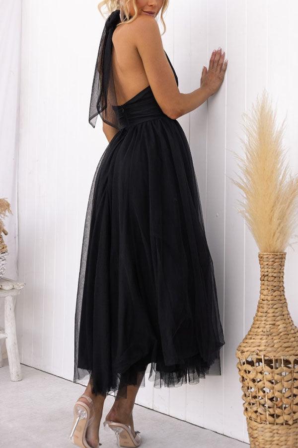 Elegant Maxi Dress with Tulle Details and Halter Neckline - Perfect for a Fairy-tale Look