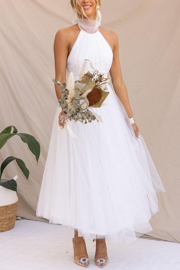 Elegant Maxi Dress with Tulle Details and Halter Neckline - Perfect for a Fairy-tale Look